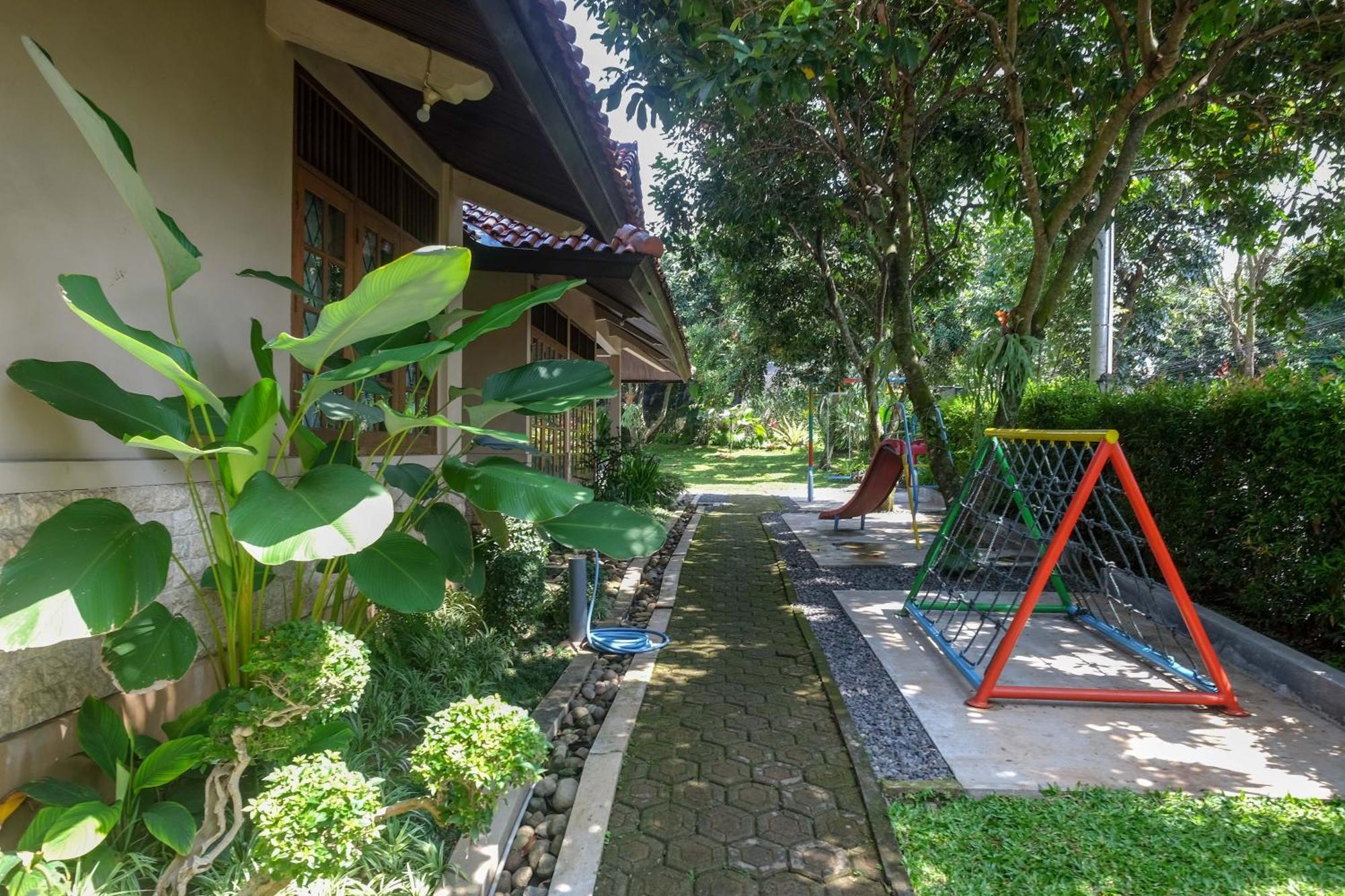 Sareh Villa By The Lavana Semarang Exteriér fotografie